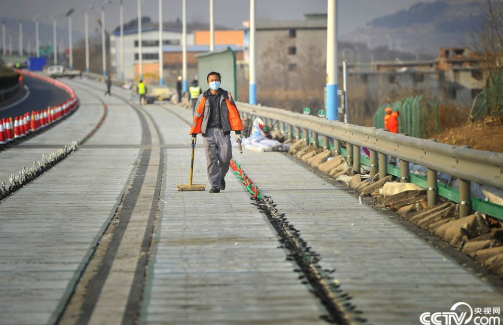 厲害了！全球首條高速光伏公路現身濟南（圖）